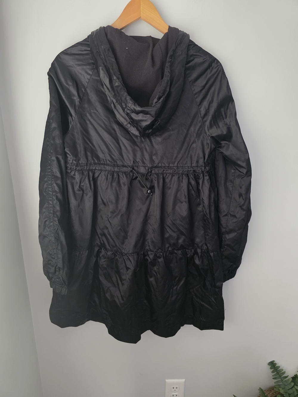 Aritzia Talula Black Hooded Lightweight Jacket Size Small - Picture 6 of 12